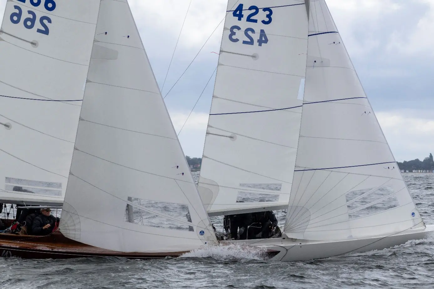 Till havs blev det närkamp även dag två (Foto: Max Klintman för Skanörs Båtklubb).